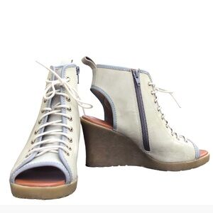 Dr. Martens Vintage Sabrina Sandals